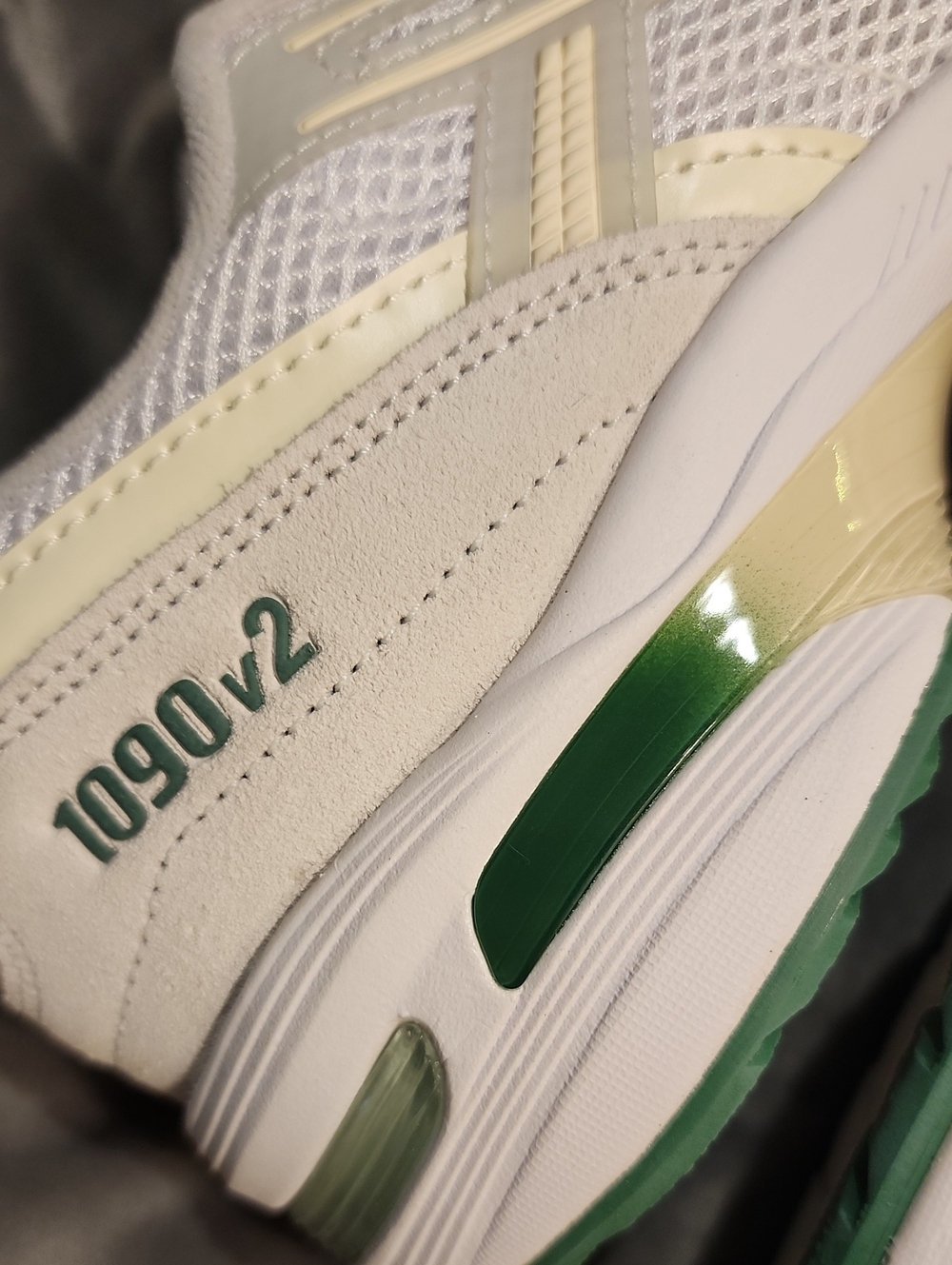 Women's Asics Gel 1090v2 Running Shoe - Size 9 - Picture 5 of 9